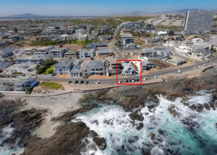 Seaside Bliss On The Beach, Bloubergstrand- 5 Bedroom