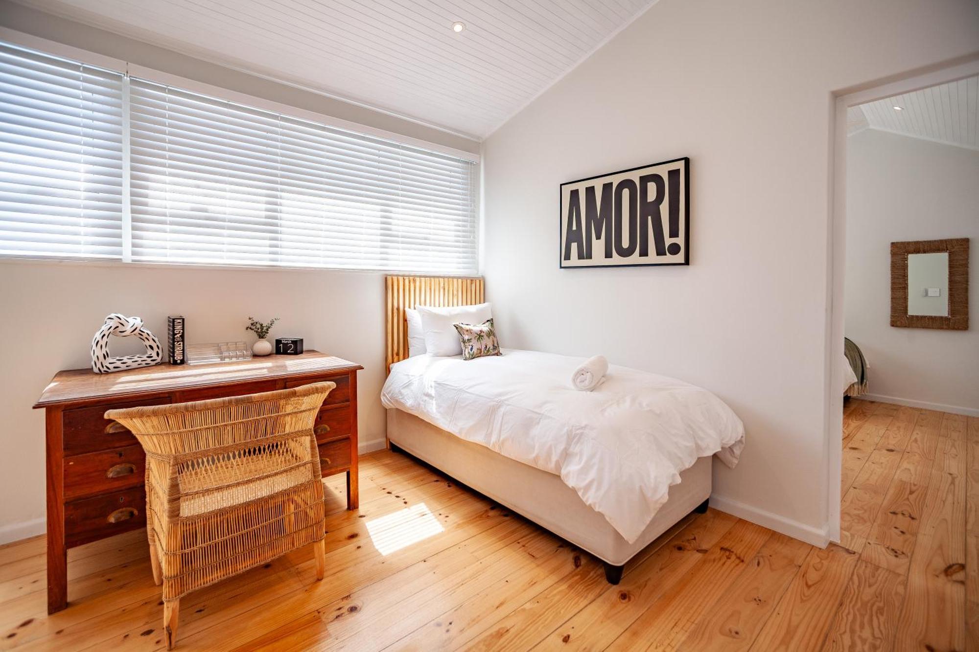 Seaside Bliss On The Beach, Bloubergstrand- 5 Bedroom * Le Cap