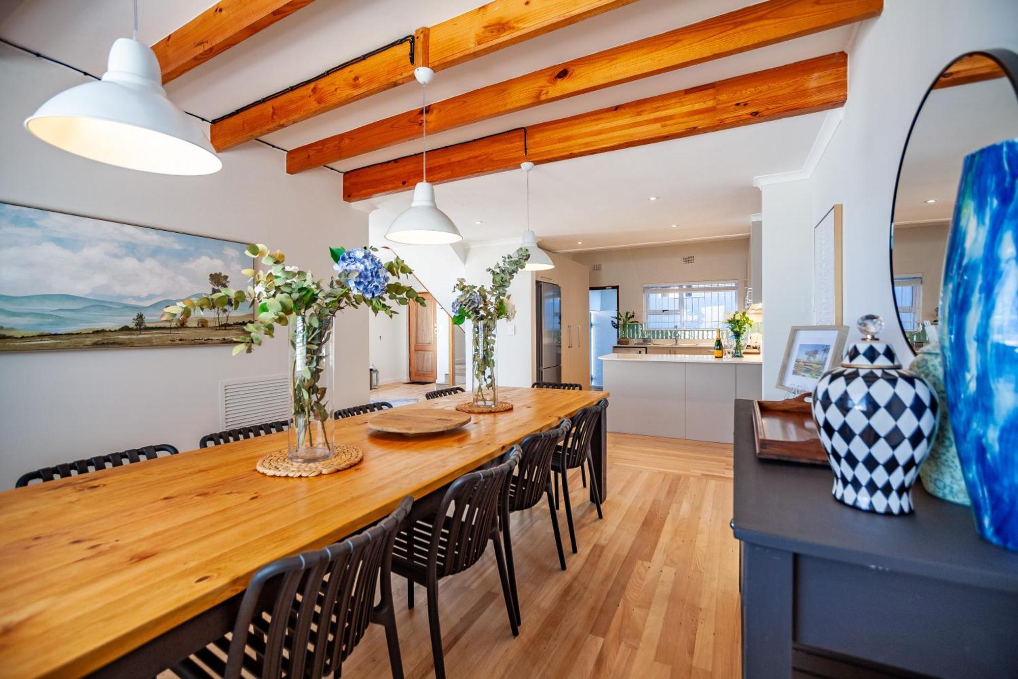 Seaside Bliss On The Beach, Bloubergstrand- 5 Bedroom