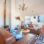 Seaside Bliss On The Beach, Bloubergstrand- 5 Bedroom