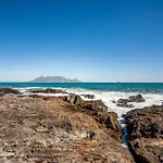 Seaside Bliss On The Beach, Bloubergstrand- 5 Bedroom
