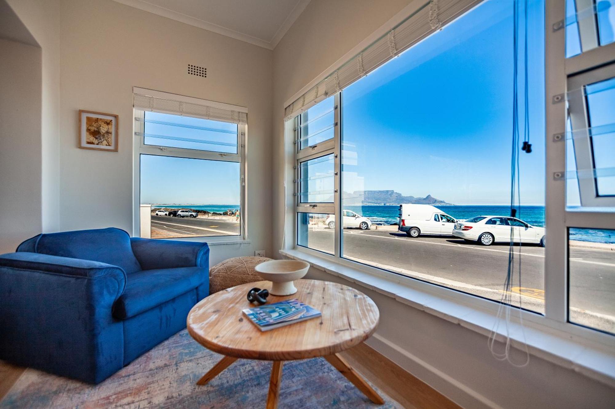 Seaside Bliss On The Beach, Bloubergstrand- 5 Bedroom Apartment Cape Town