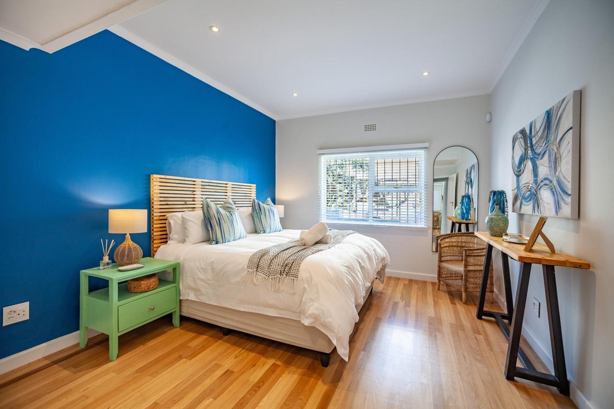 Seaside Bliss On The Beach, Bloubergstrand- 5 Bedroom Apartment Cape Town
