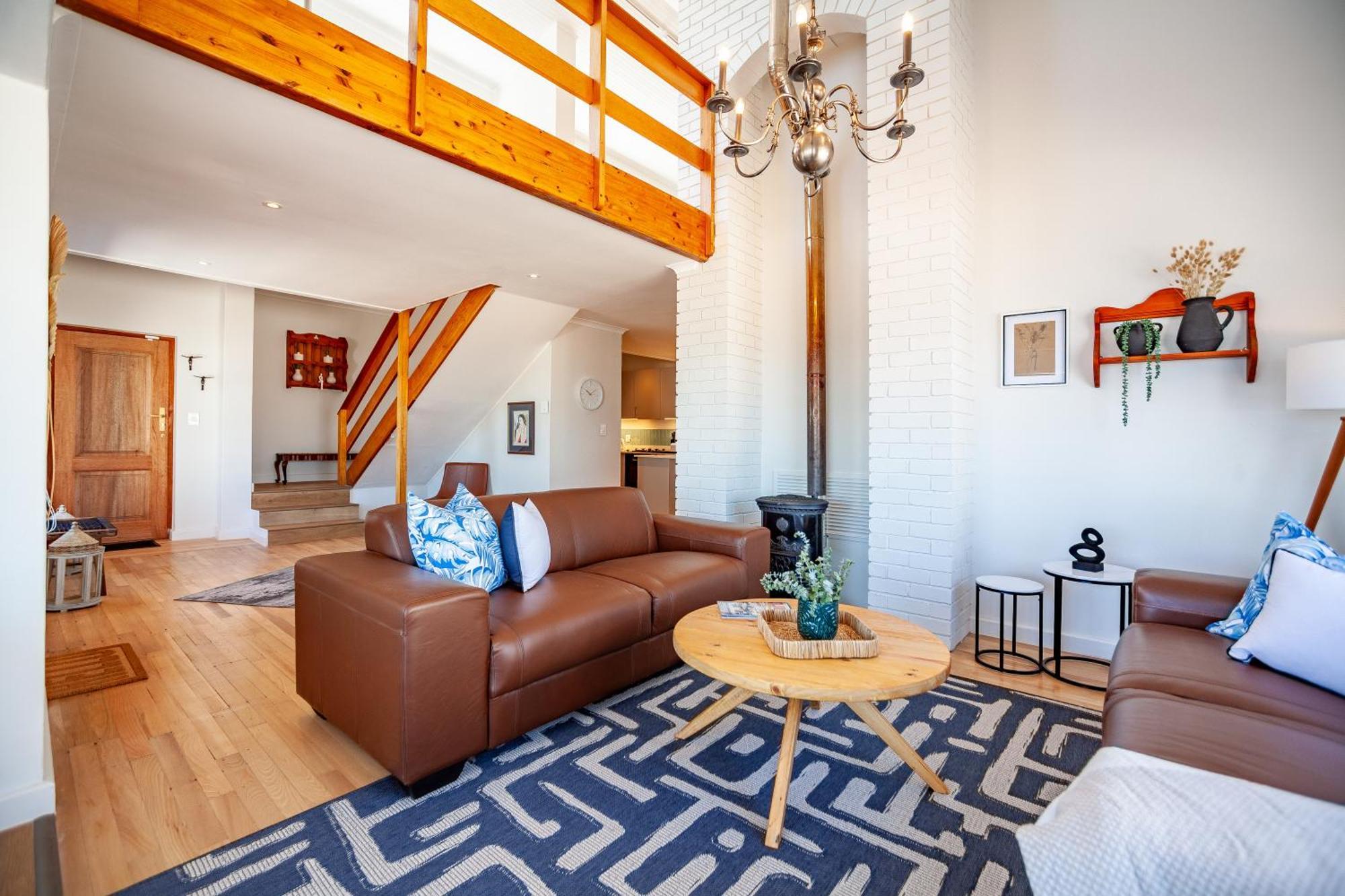 Seaside Bliss On The Beach, Bloubergstrand- 5 Bedroom *