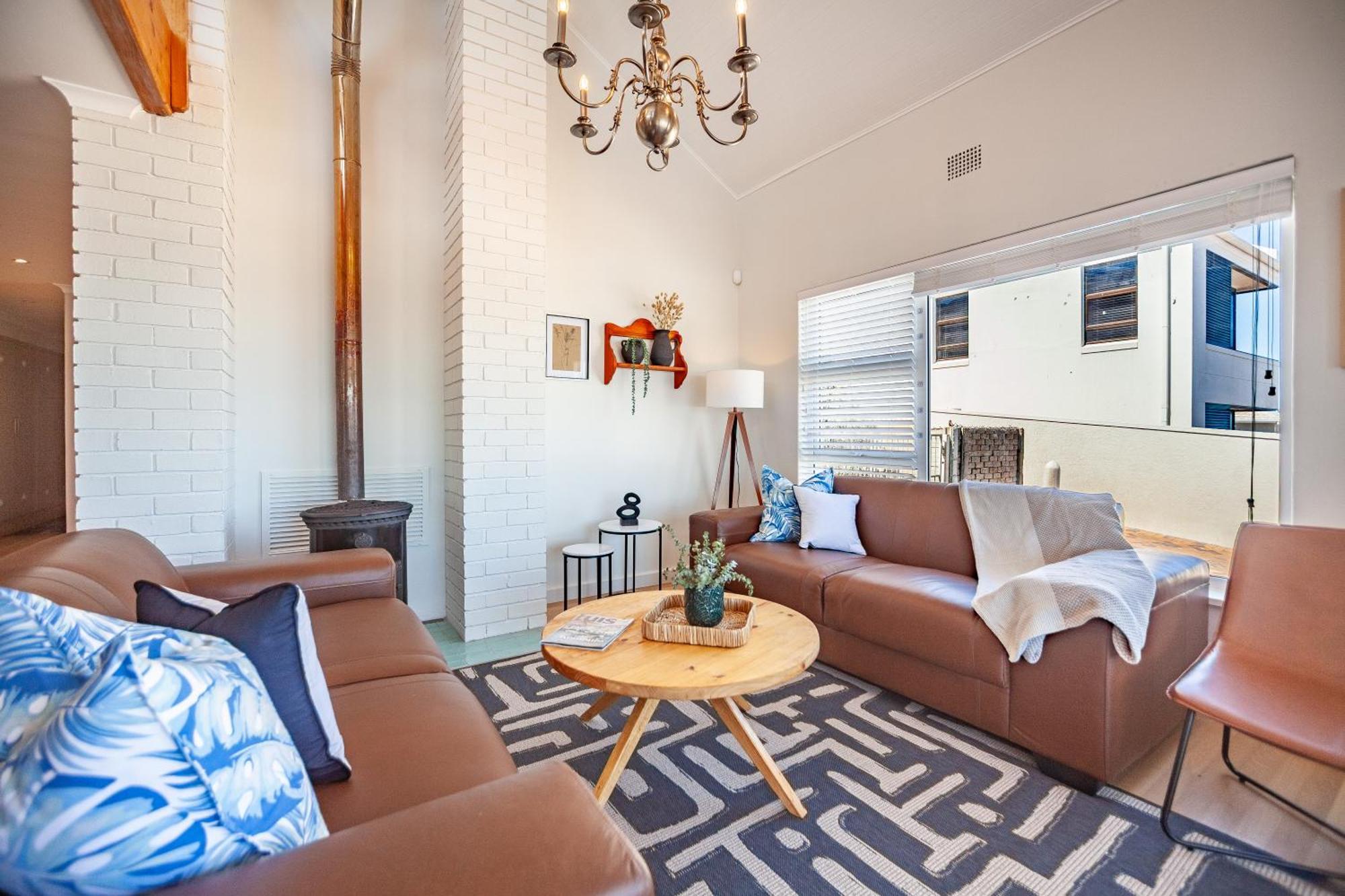 Seaside Bliss On The Beach, Bloubergstrand- 5 Bedroom Cape Town