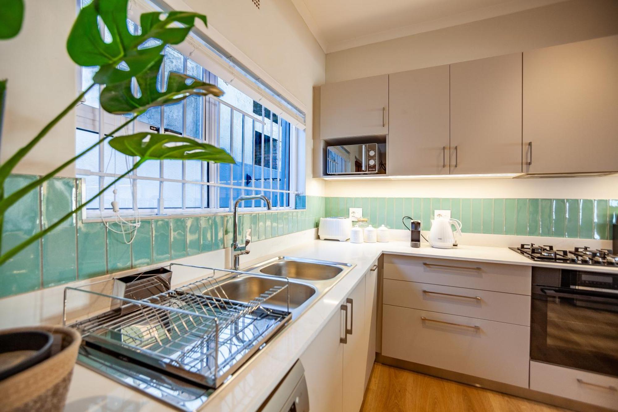 Seaside Bliss On The Beach, Bloubergstrand- 5 Bedroom Cape Town