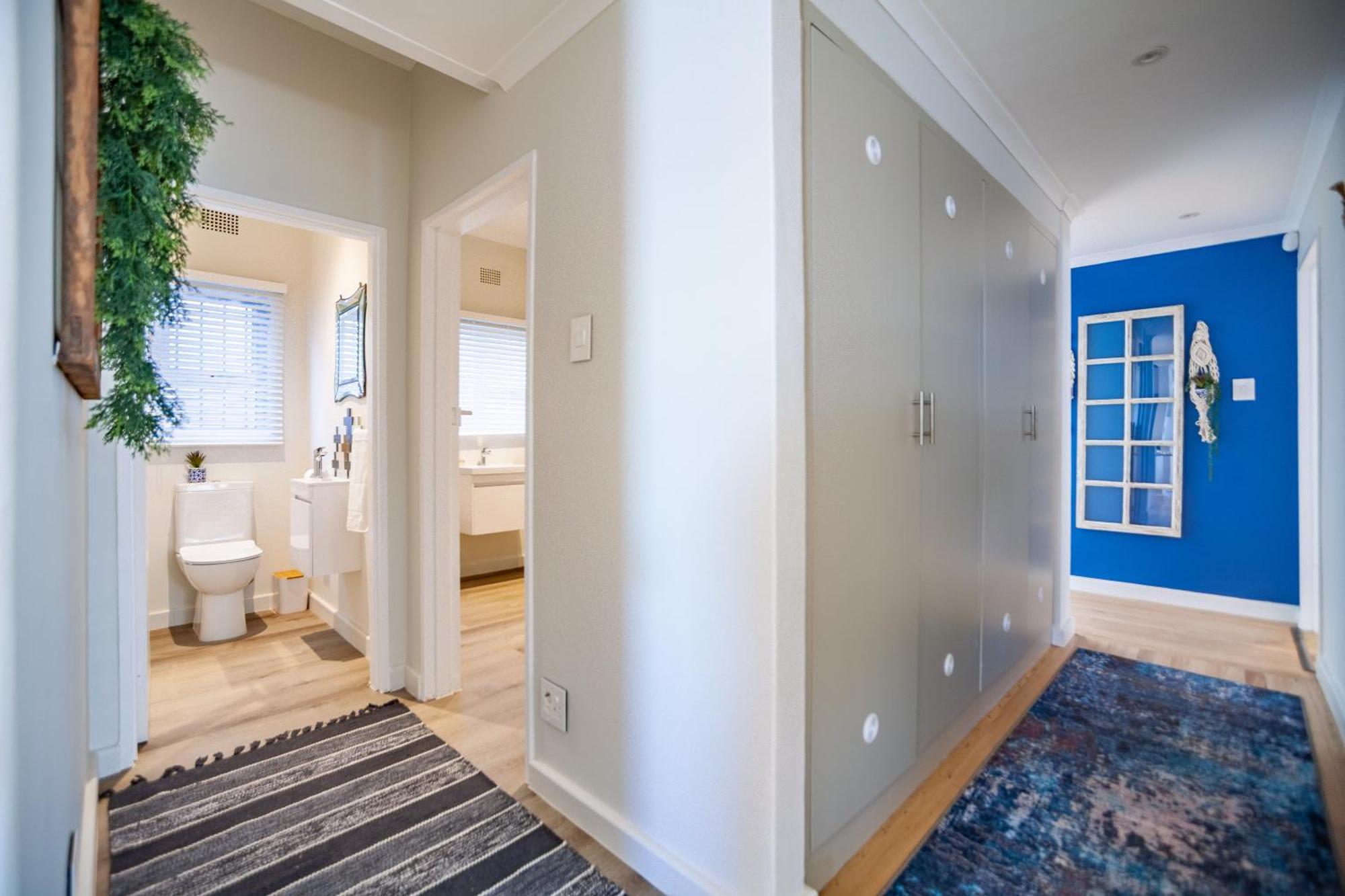 Seaside Bliss On The Beach, Bloubergstrand- 5 Bedroom