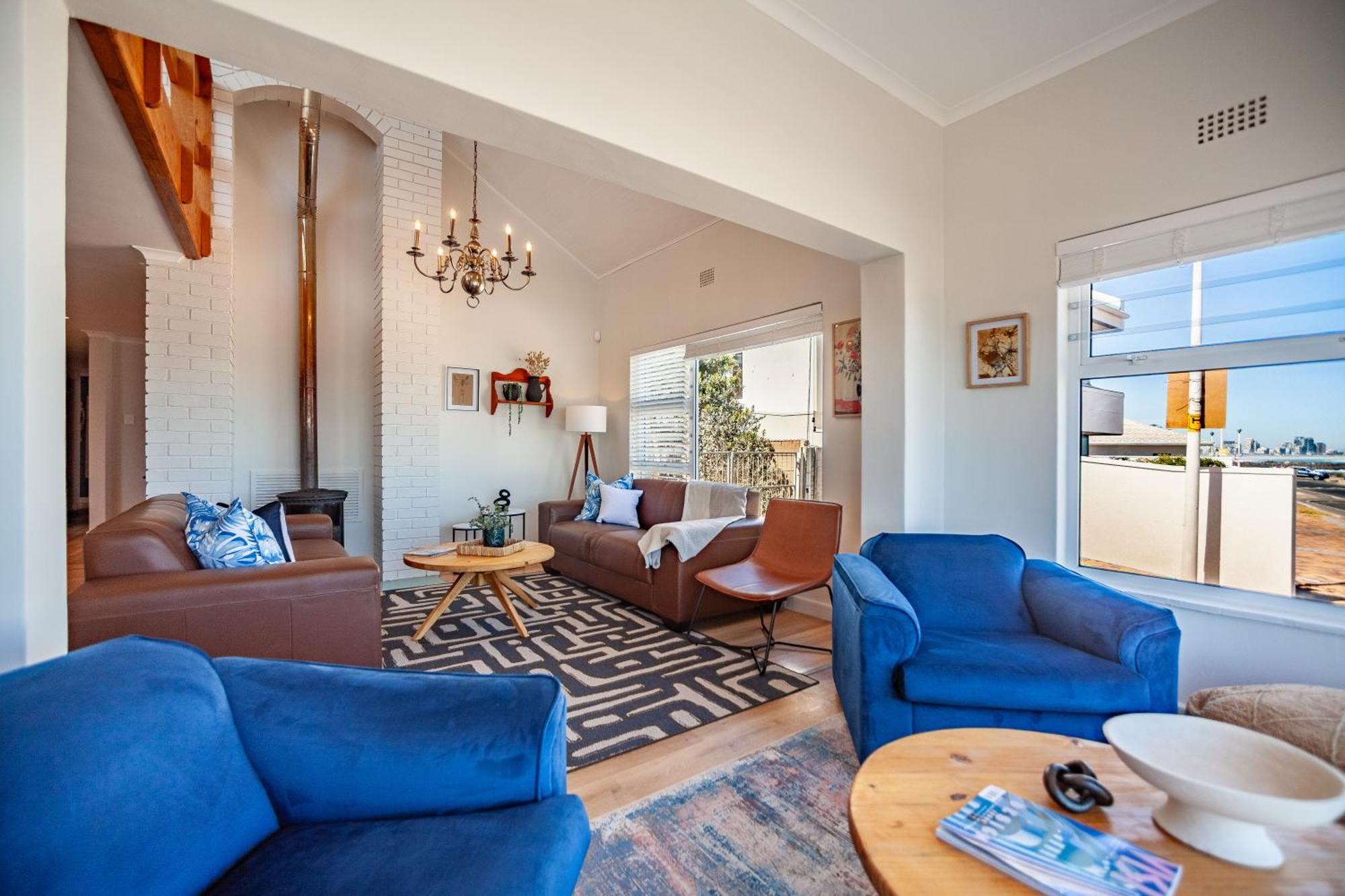Seaside Bliss On The Beach, Bloubergstrand- 5 Bedroom