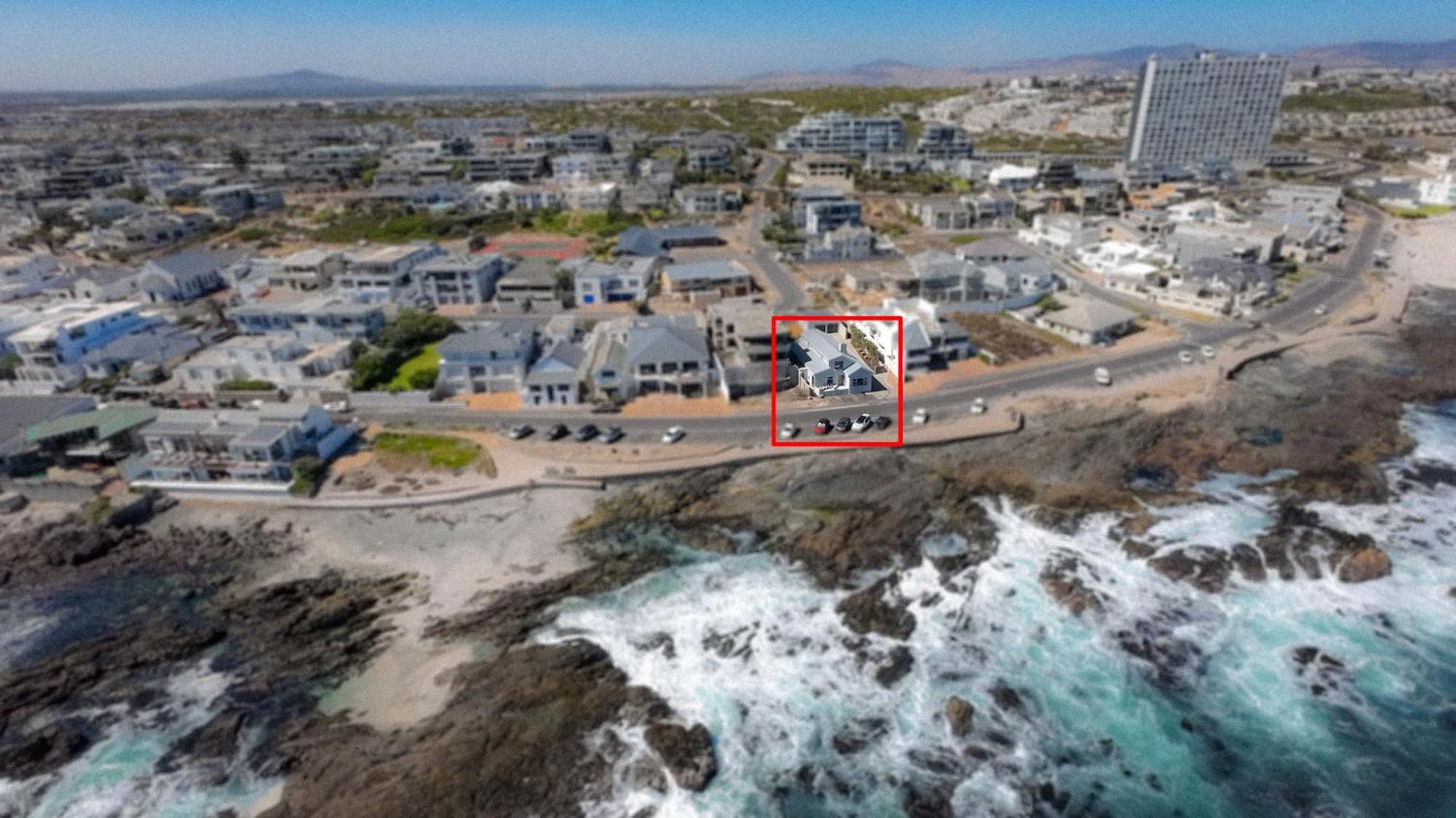 Seaside Bliss On The Beach, Bloubergstrand- 5 Bedroom Apartment