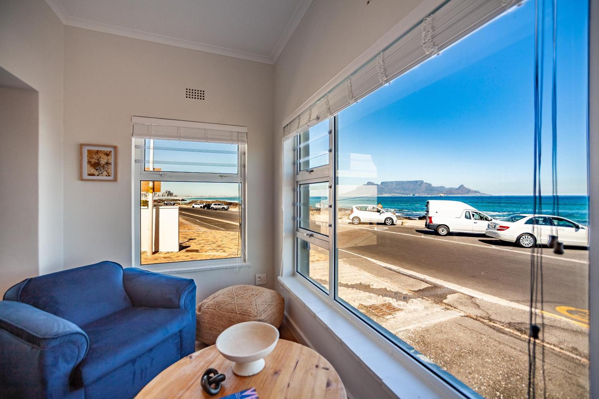 Seaside Bliss On The Beach, Bloubergstrand- 5 Bedroom