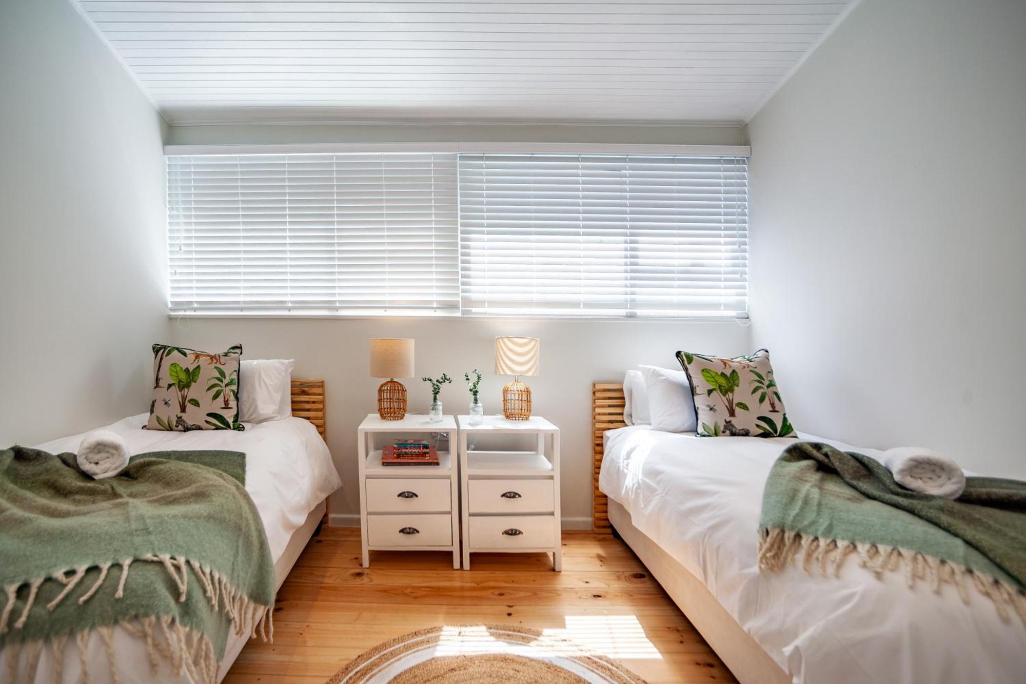 Apartment Seaside Bliss On The Beach, Bloubergstrand- 5 Bedroom
