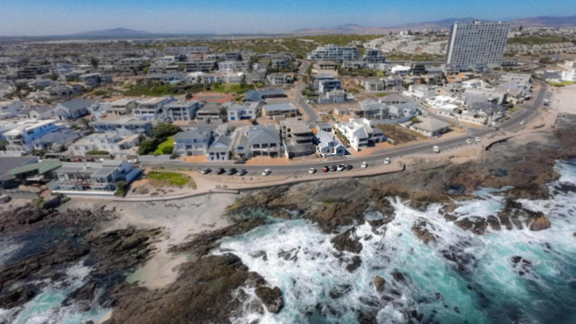 Apartment Seaside Bliss On The Beach, Bloubergstrand- 5 Bedroom