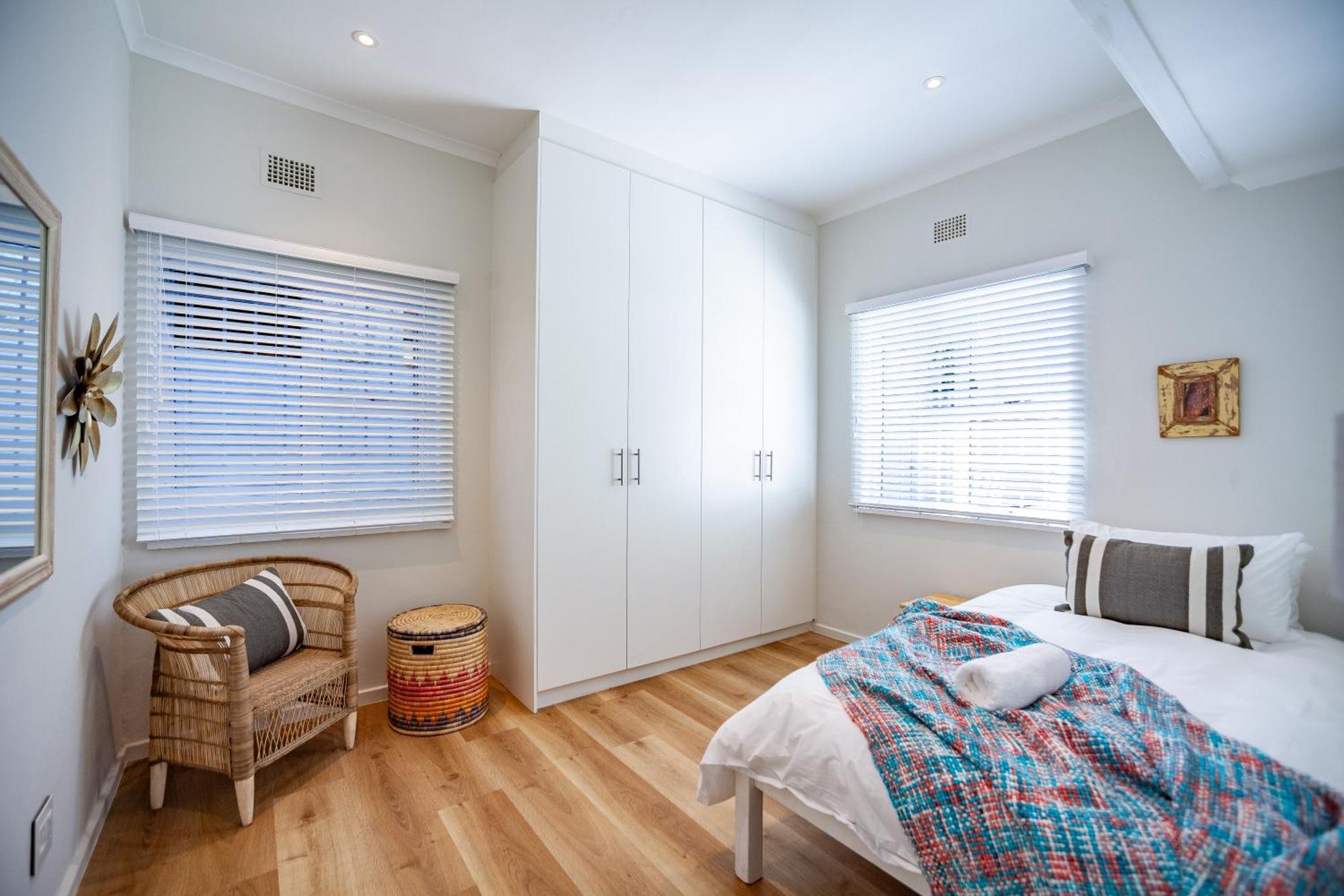 Seaside Bliss On The Beach, Bloubergstrand- 5 Bedroom * Cape Town