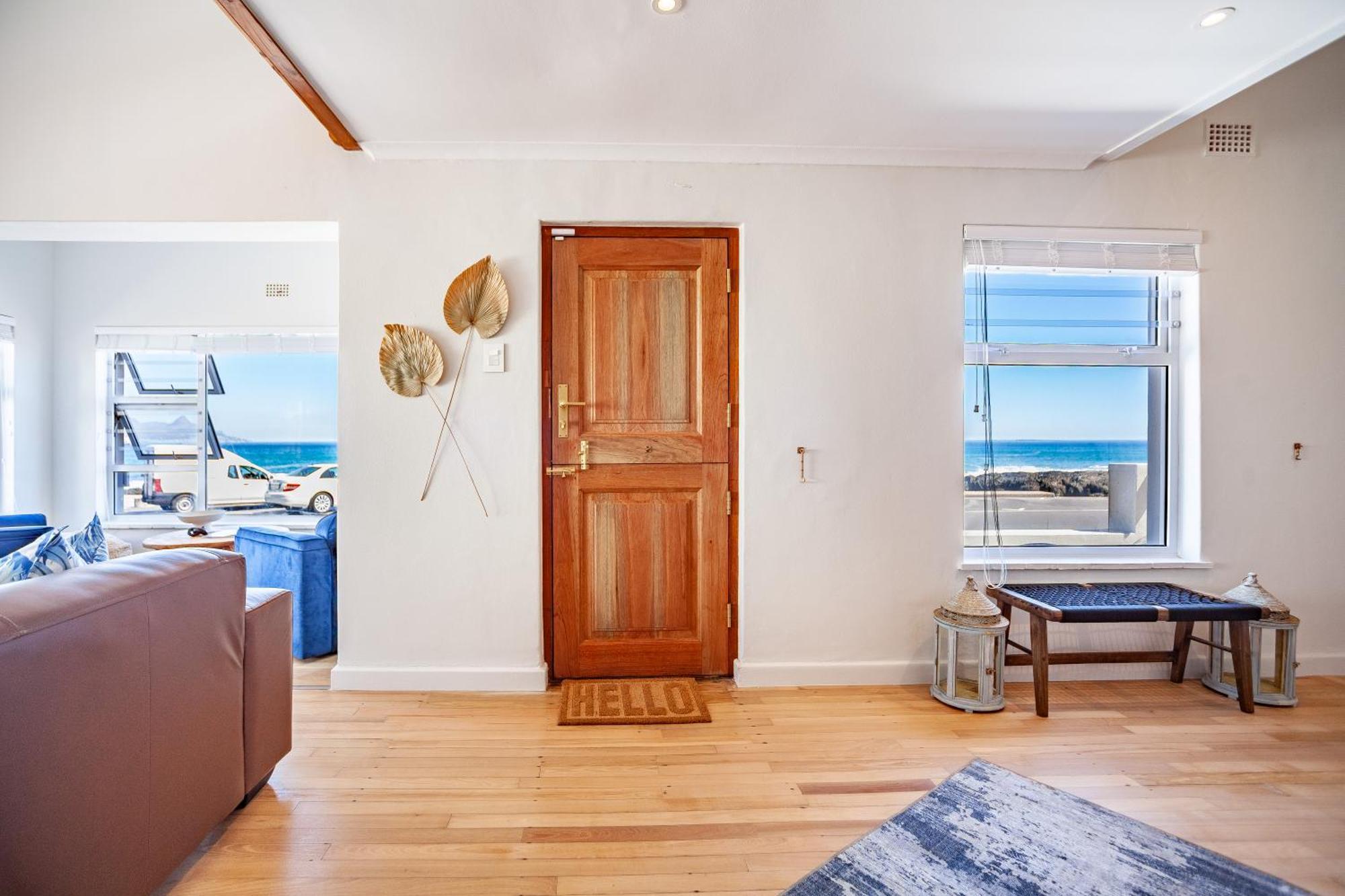Seaside Bliss On The Beach, Bloubergstrand- 5 Bedroom