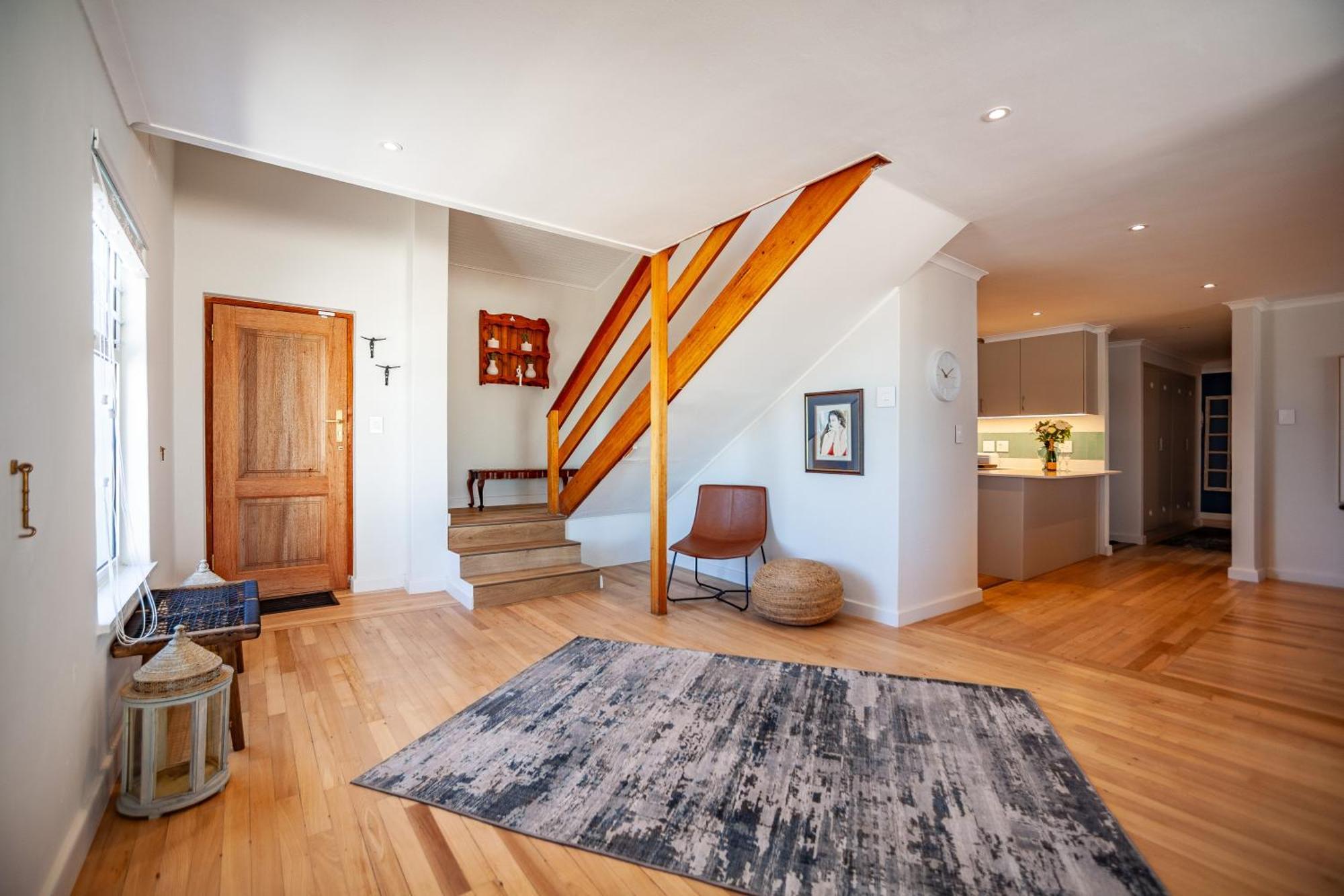 Seaside Bliss On The Beach, Bloubergstrand- 5 Bedroom Cape Town