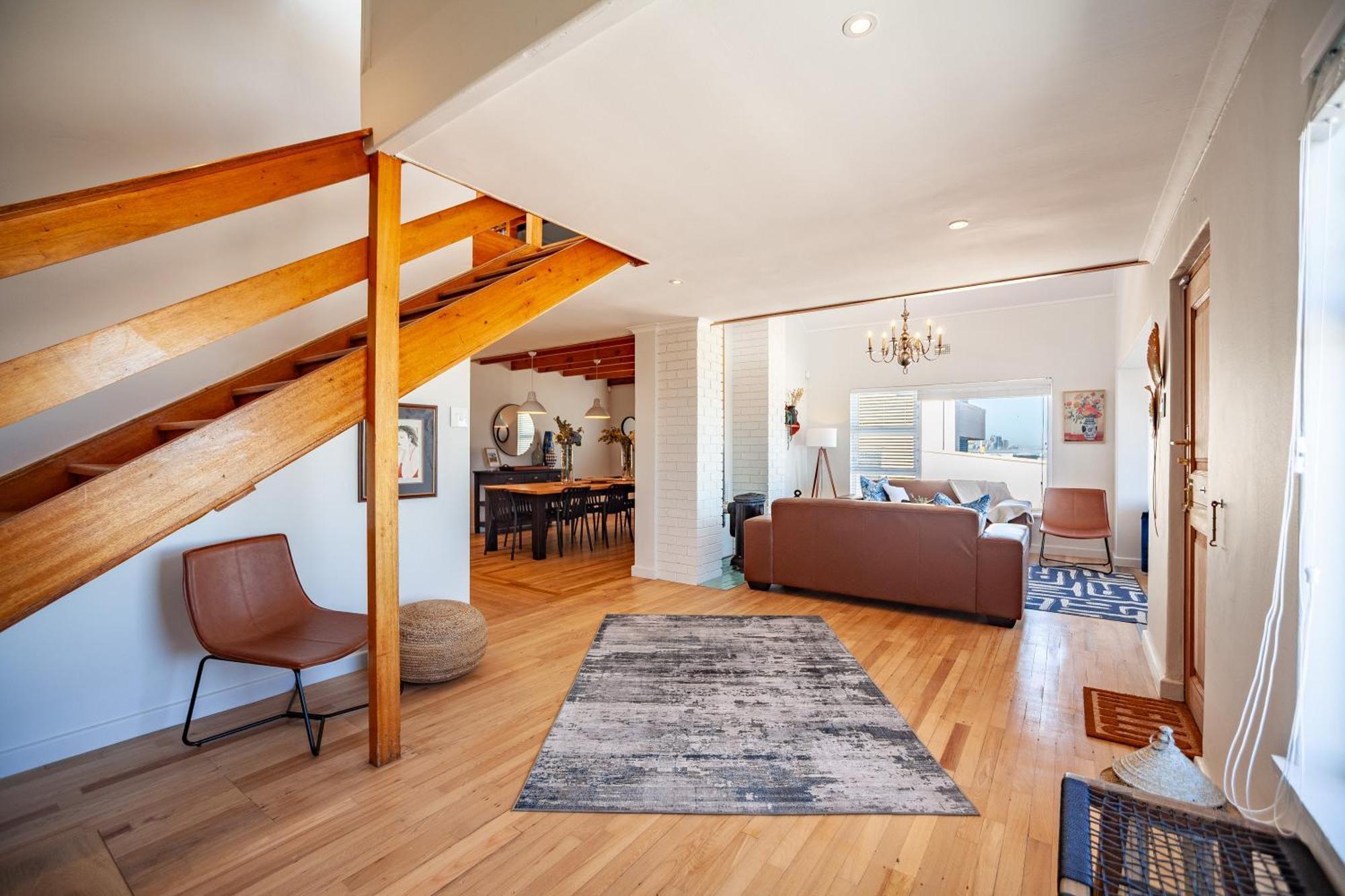 Seaside Bliss On The Beach, Bloubergstrand- 5 Bedroom Apartment