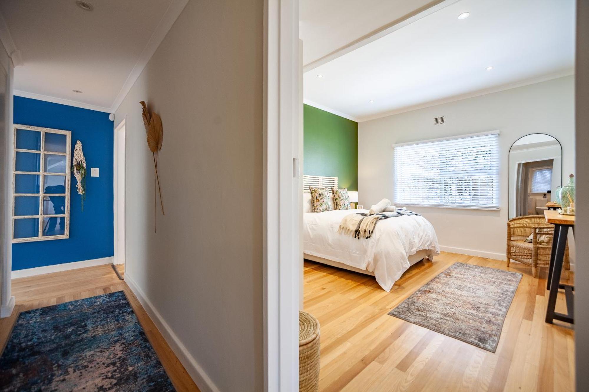 Seaside Bliss On The Beach, Bloubergstrand- 5 Bedroom *