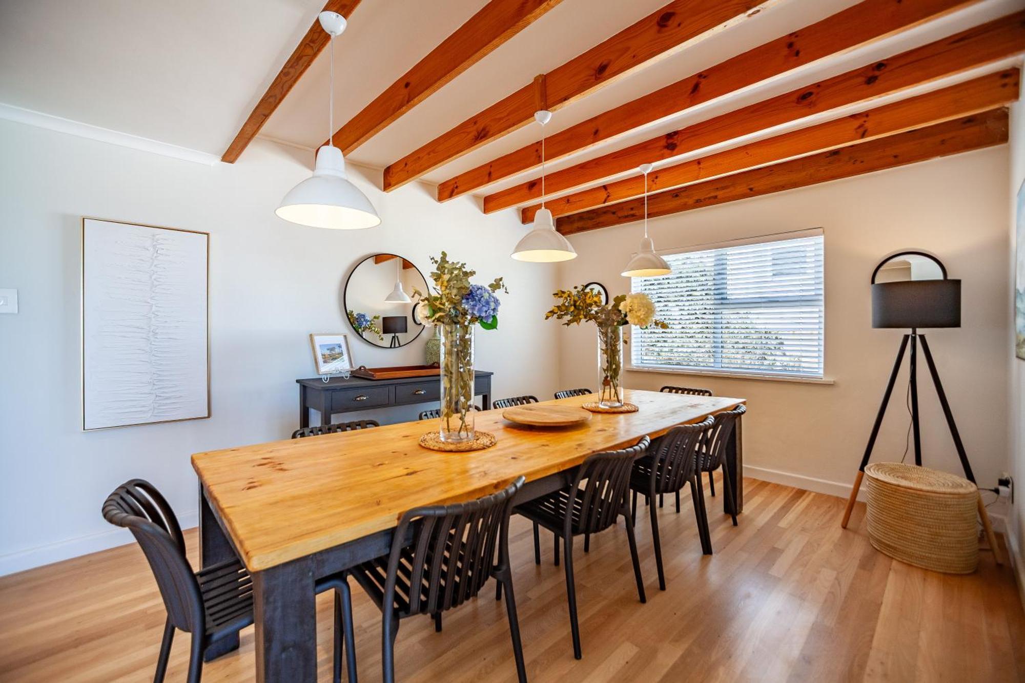 Apartment Seaside Bliss On The Beach, Bloubergstrand- 5 Bedroom