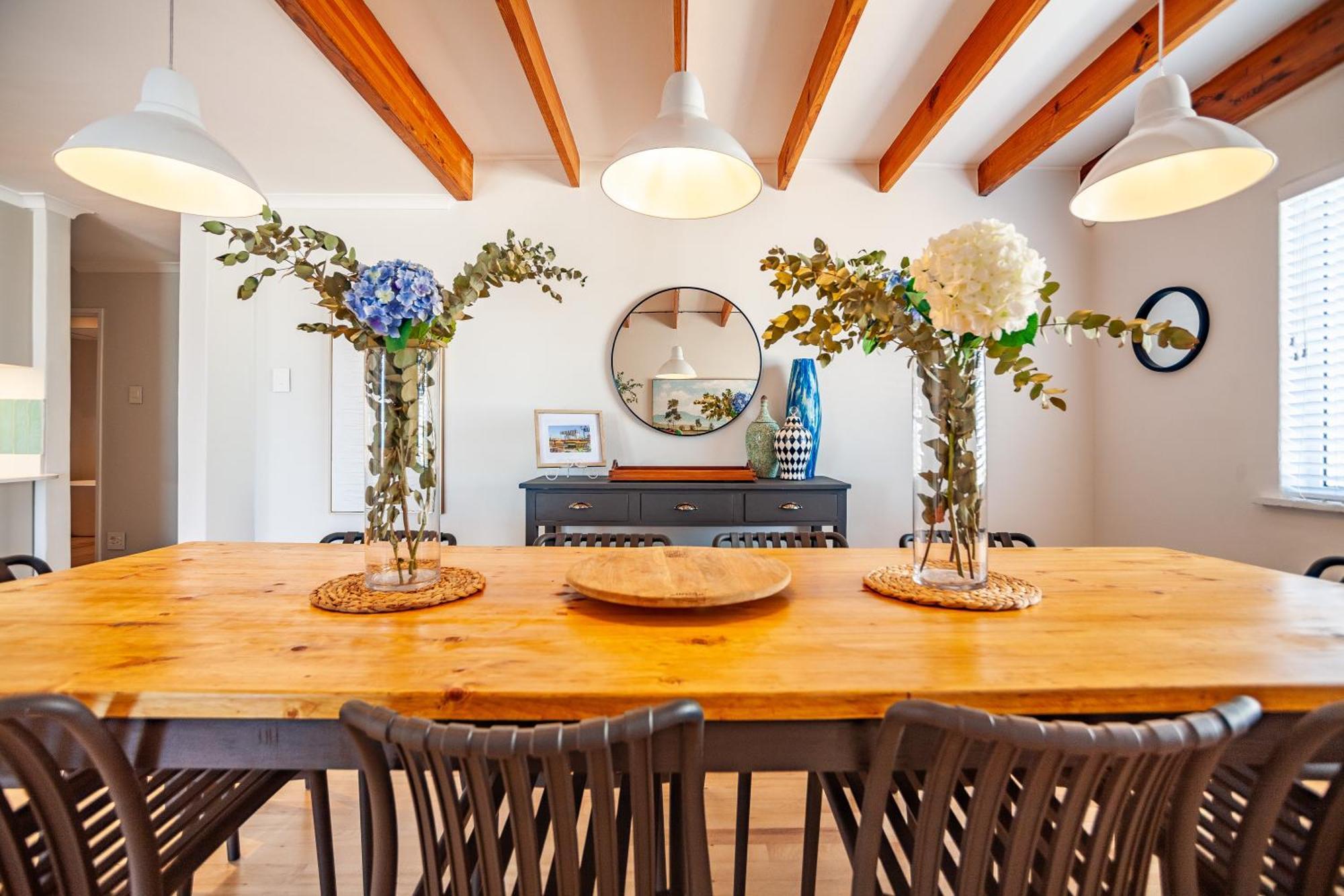 Seaside Bliss On The Beach, Bloubergstrand- 5 Bedroom Apartment *