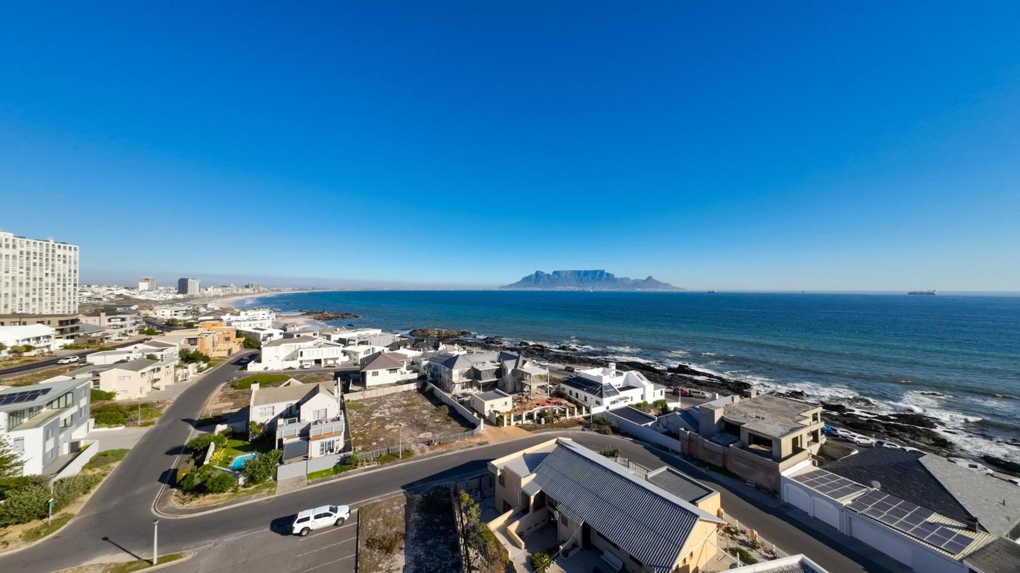 Apartment Seaside Bliss On The Beach, Bloubergstrand- 5 Bedroom